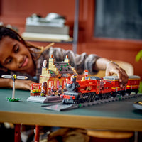 LEGO Set de Juguetes de construccion Harry Potter TM Expreso de Hogwarts y Estación de Hogsmeade™ 76423 (1,074 Piezas)